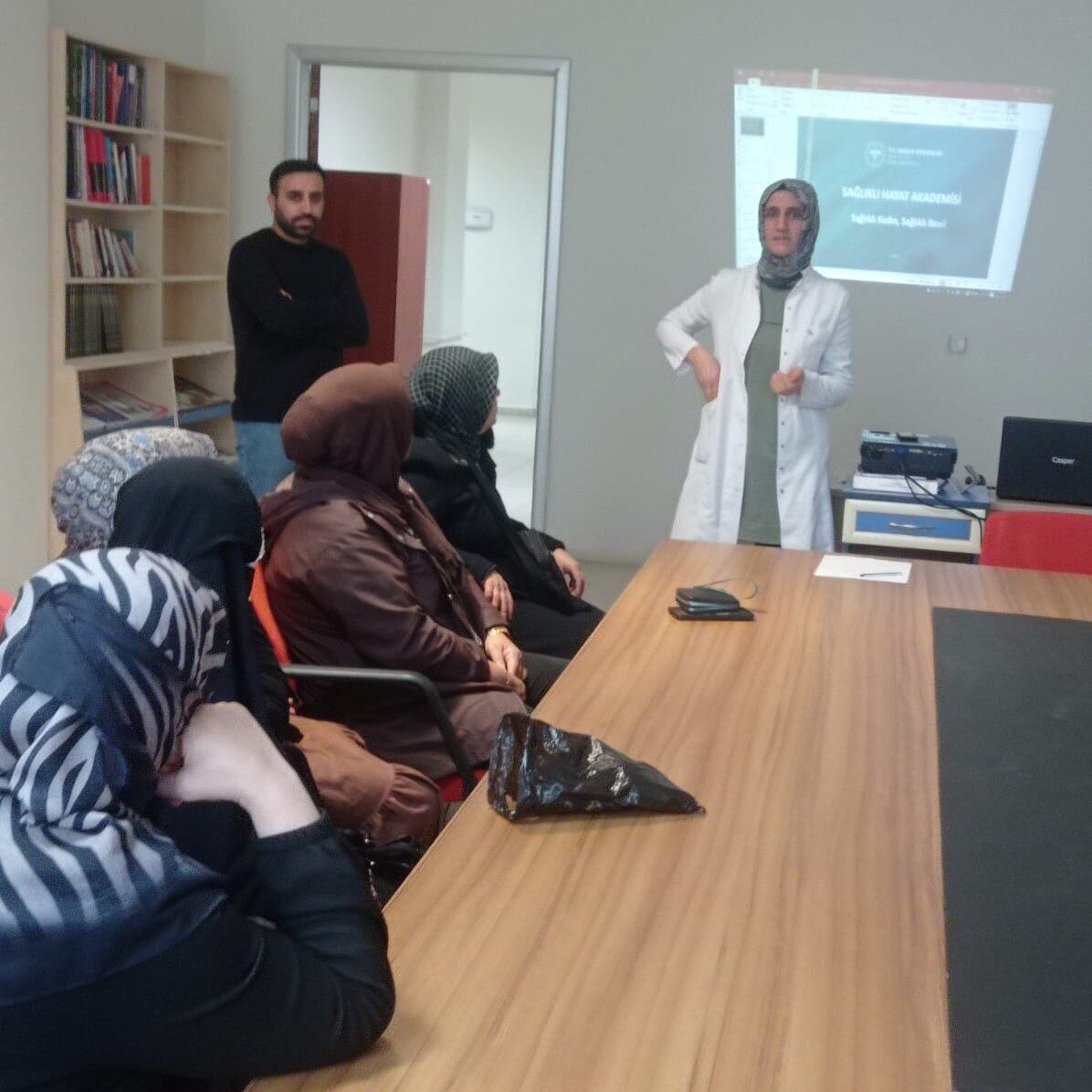 Elazığ İl Sağlık Müdürlüğü, vatandaşlara sağlık konularında bilgilendirme yapmaya devam