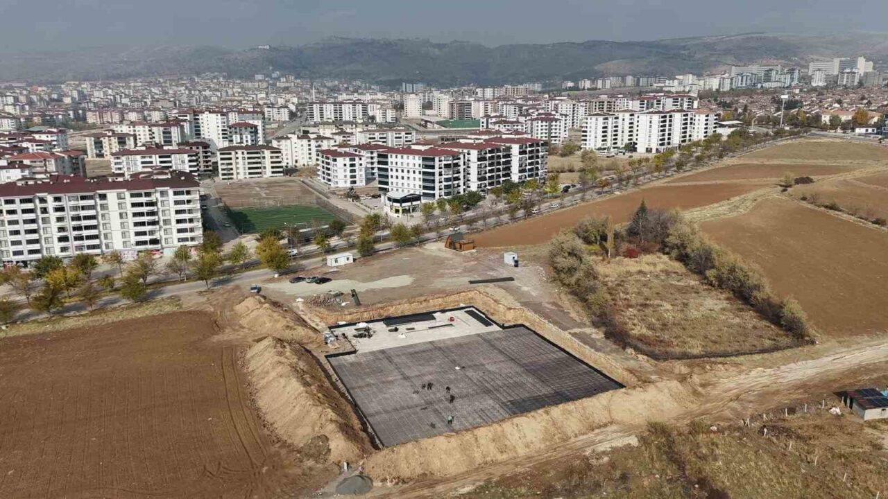 Elazığ'da inşaatına başlanan yarı olimpik yüzme havuzu, Gençlik ve Spor