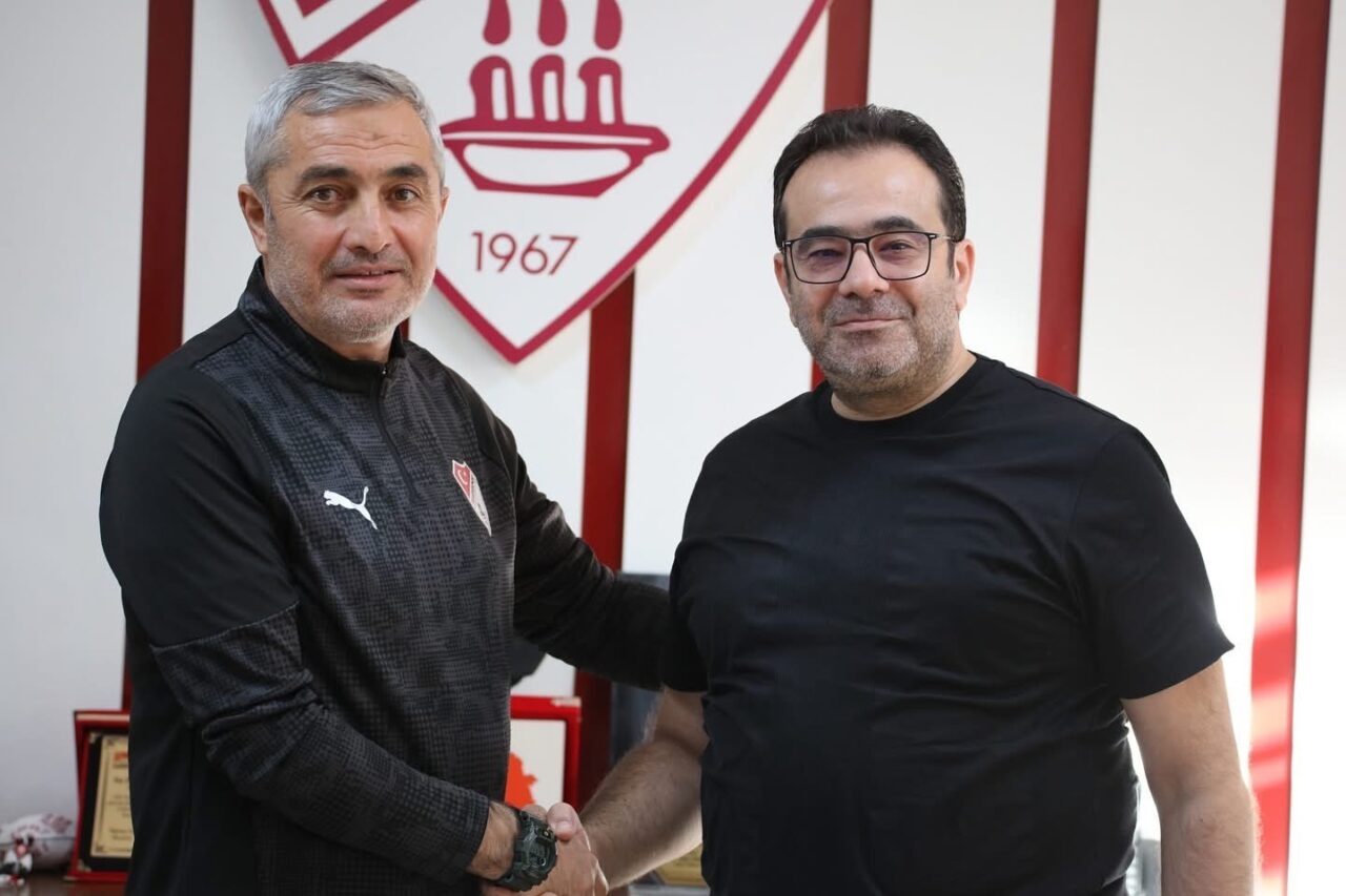 Elazığspor, Teknik Direktör Mustafa Sarıgül ile karşılıklı anlaşarak yollarını ayırdı.