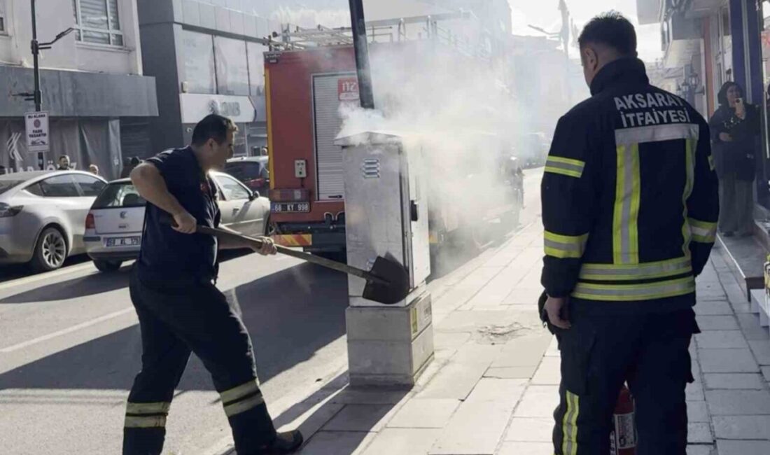 Aksaray'da, Bankalar Caddesi'ndeki trafoda meydana gelen şase sonrası yangın çıktı.
