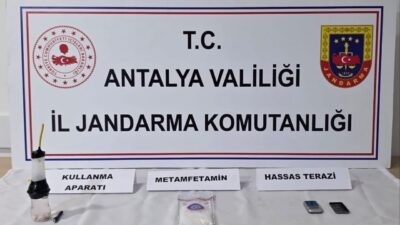 Antalya'nın Elmalı ilçesinde jandarma, 4 şüphelinin ev ve araçlarında düzenlediği