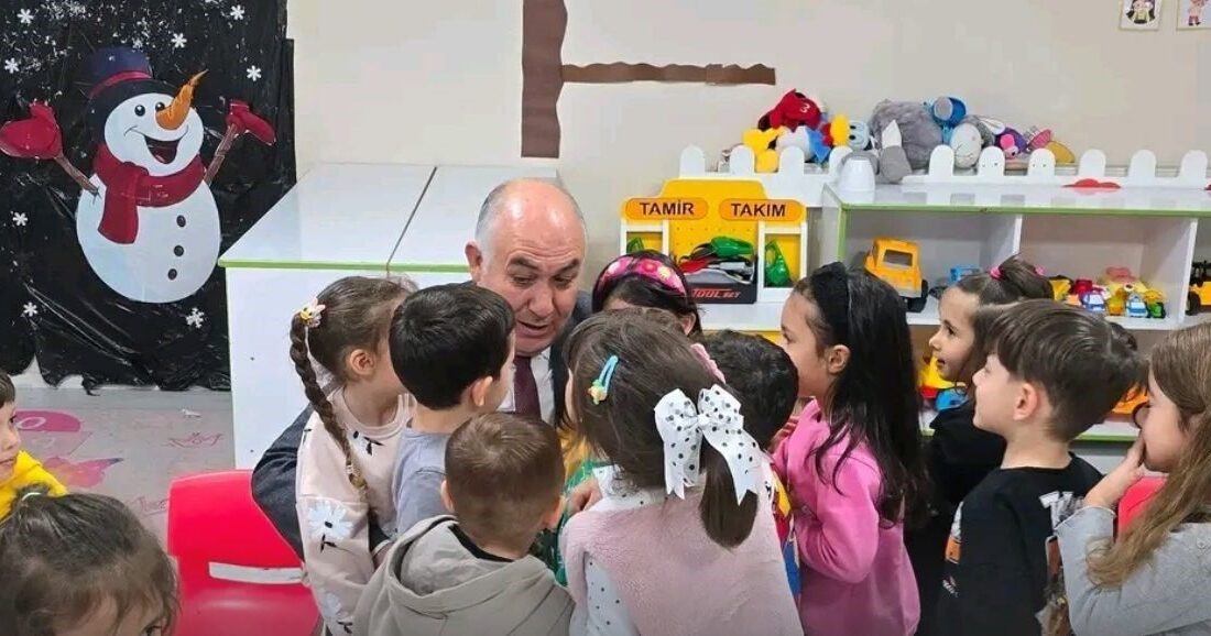 Emirdağ İlçe Milli Eğitim Müdürü Emeksiz, Merkez Anaokulu’nda Öğrencilerle Bir Araya Geldi Emirdağ İlçe Milli Eğitim Müdürü Gürkan Emeksiz, Merkez Anaokulu'nu ziyaret