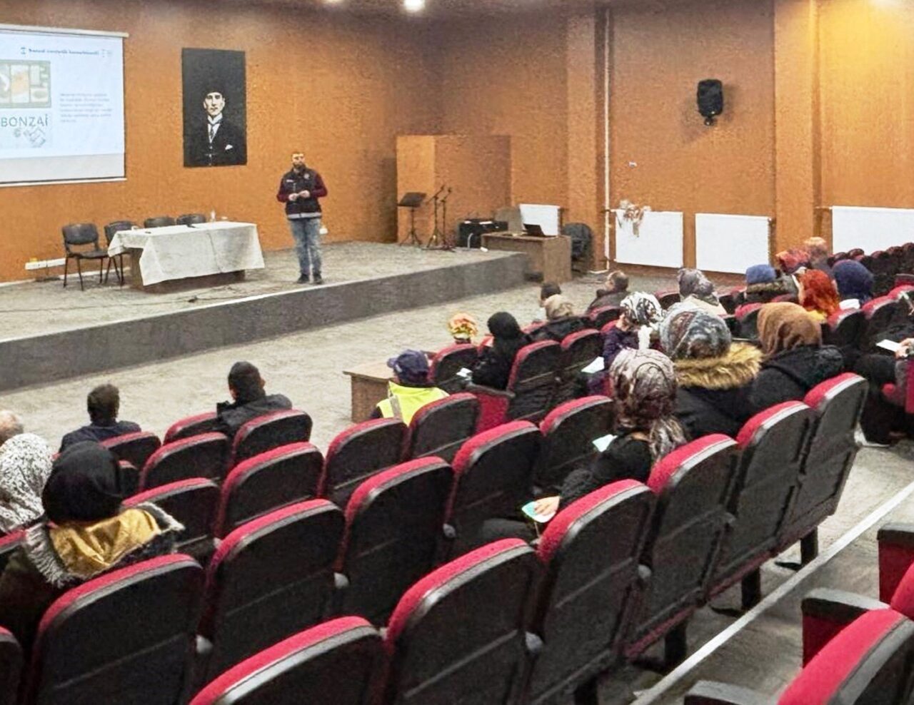 Kütahya’da Emniyet Müdürlüğü’nden Kamu Personeline Uyuşturucu Bilgilendirme Eğitimi Verildi