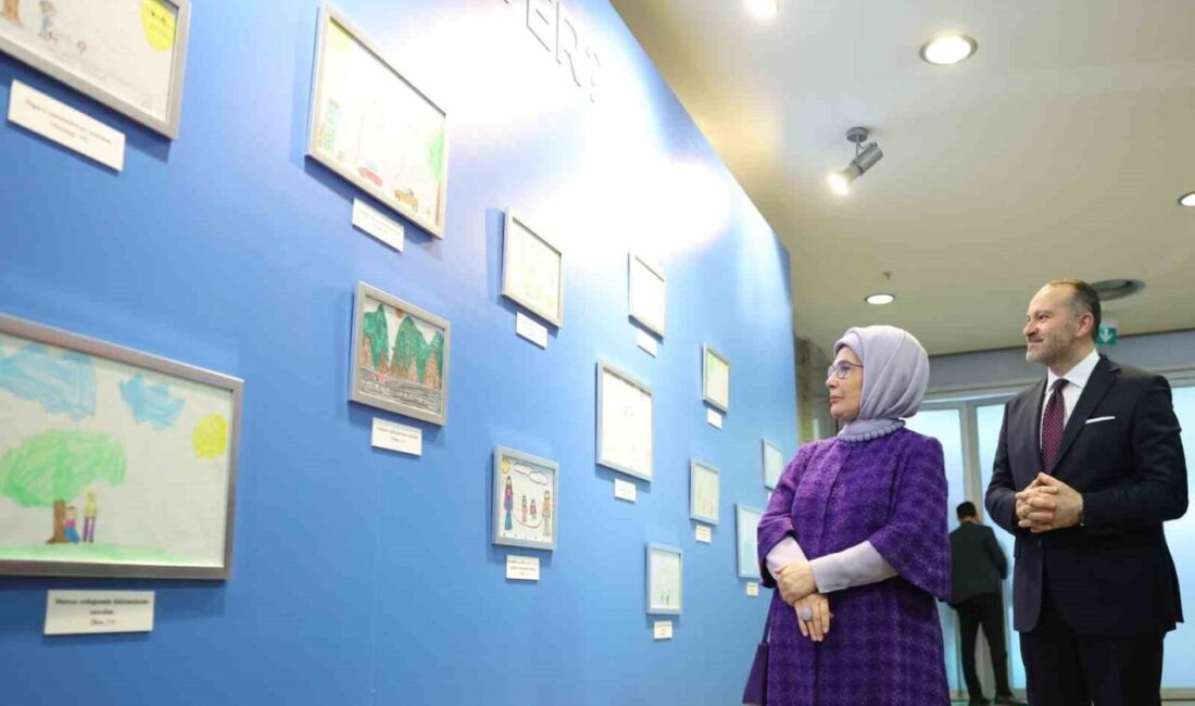 Emine Erdoğan, TRT Uluslararası Çocuk Medyası Zirvesi’nde Çocukları Ekranların Zararlı Etkilerinden Korumanın Yolunu Anlattı Cumhurbaşkanı Recep Tayyip Erdoğan’ın eşi Emine Erdoğan, Haliç Kongre Merkezi’nde