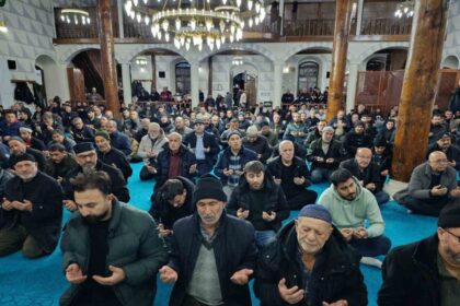 Emirdağ Çarşı Camii’nde ‘Regaip Kandili’ özel programı gerçekleştirildi