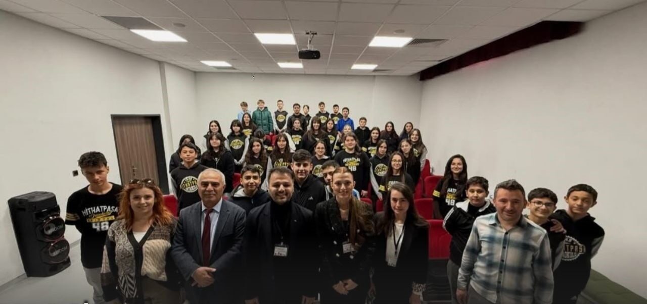 Emirdağ'daki Mithatpaşa Ortaokulu, 'Erasmus+ HORIZON-HEALTHCARE' projesi kapsamında akademisyenleri ağırladı. Dr.