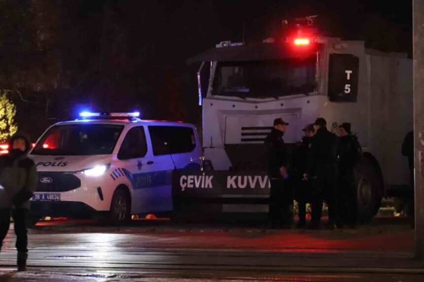 Eskişehir’de yeni yıl kutlamaları için emniyet ekipleri geniş çaplı denetim ve devriye yapıyor.