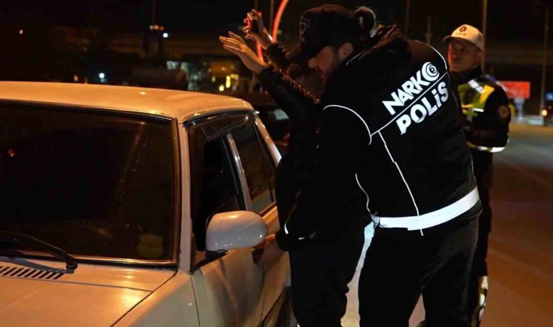 Kırıkkale’deki polis ekipleri, üniversite öğrencilerinin güvenliğini sağlamak amacıyla uyuşturucu denetimleri