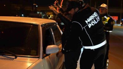 Kırıkkale’deki polis ekipleri, üniversite öğrencilerinin güvenliğini sağlamak amacıyla uyuşturucu denetimleri
