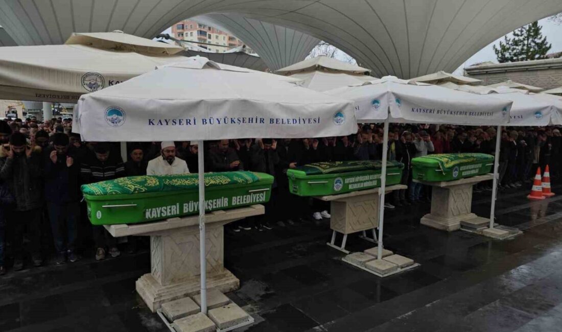 Malatya’daki trafik kazasında yaşamını yitiren anne, oğlu ve kızı Kayseri’de defnedildi. Malatya'da yaşanan trafik kazasında hayatını kaybeden Mustafa Nuri Taşkanat (39),