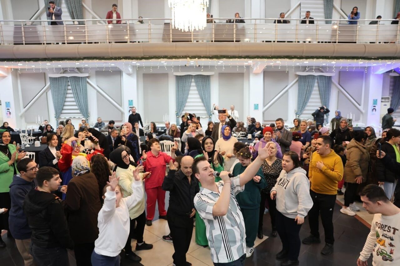 Erenler’de 3 Aralık Dünya Engelliler Günü etkinliği, Belediye Düğün Salonu’nda