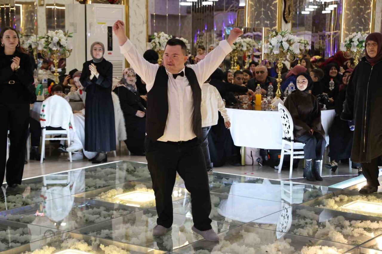 Sivas’ta Engelli Bireyler Farkındalık Etkinliği Düzenleyerek Yeteneklerini Sergiledi