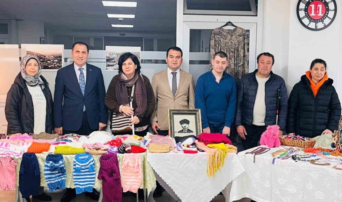 Bilecik’te düzenlenen çini sanatı etkinliği, engelli bireylerin sanatsal ifade yeteneklerini