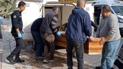 Denizli'nin Pamukkale ilçesinde 51 yaşındaki engelli Erkan Menteş, evinde boğazı