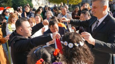 Gölcük'ün Anıtpark'ında düzenlenen 3 Aralık Dünya Engelliler Günü etkinliği, Gölcük