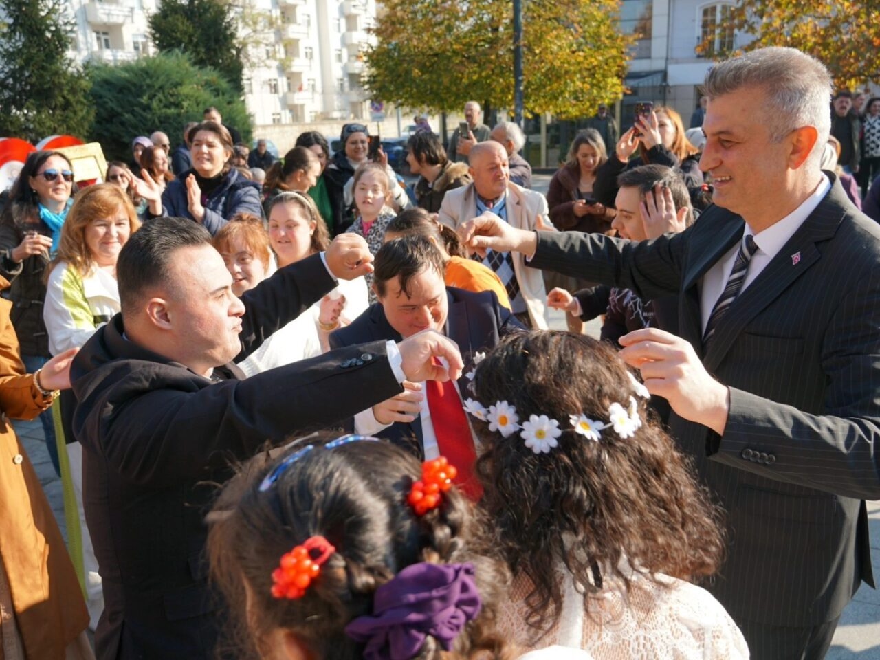 Gölcük'ün Anıtpark'ında düzenlenen 3 Aralık Dünya Engelliler Günü etkinliği, Gölcük