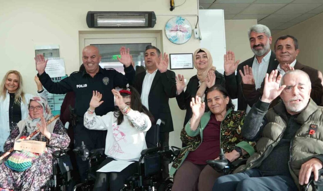 Ankara'da polis memuru Mustafa Şahin, Umuda Yürüyenler Derneği ile birlikte