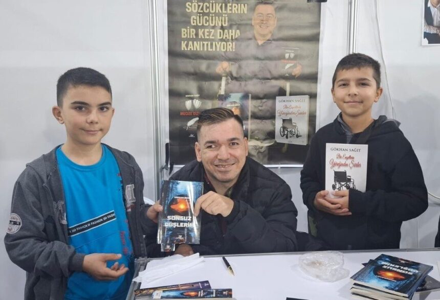 Kale’de Yürüme Engelli Yazar Gökhan Sağıt, Dört Şiir Kitabını İmzaladı