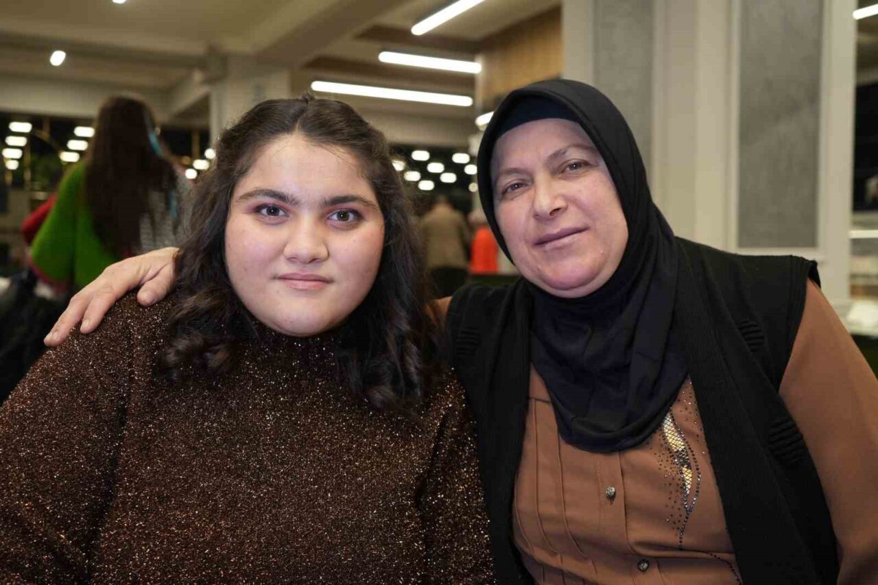 Kırıkkale'de 19 yaşındaki epilepsi hastası Sudenur Cesur, gönüllü kadınların düzenlediği
