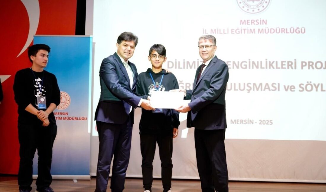 Erdemli'de düzenlenen etkinlikte Türk Dil Kurumu Başkanı Prof. Dr. Osman