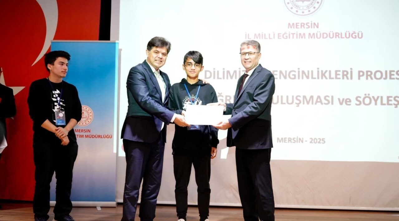 Erdemli'de düzenlenen etkinlikte Türk Dil Kurumu Başkanı Prof. Dr. Osman