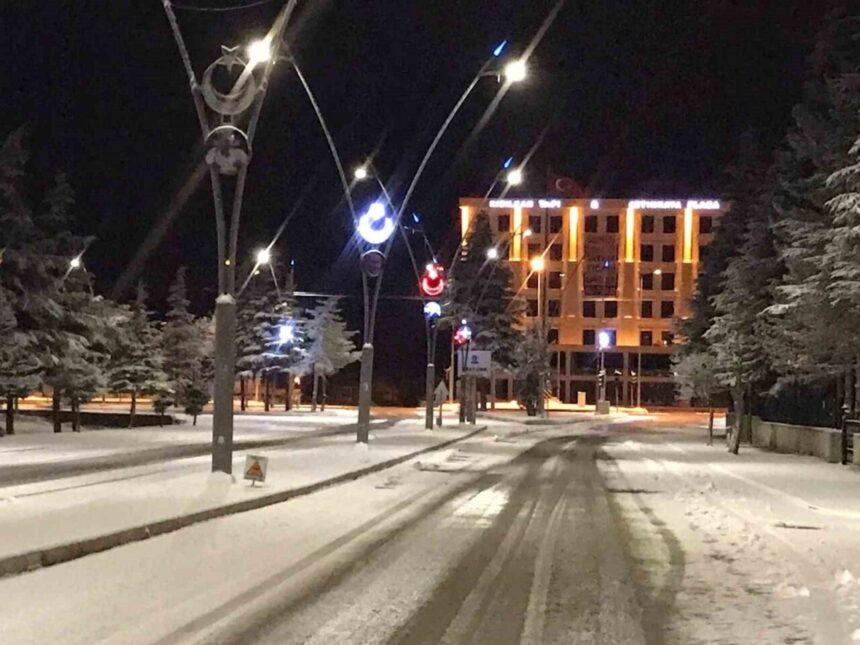 Ereğli ilçesi mevsimin ilk karıyla tanıştı.