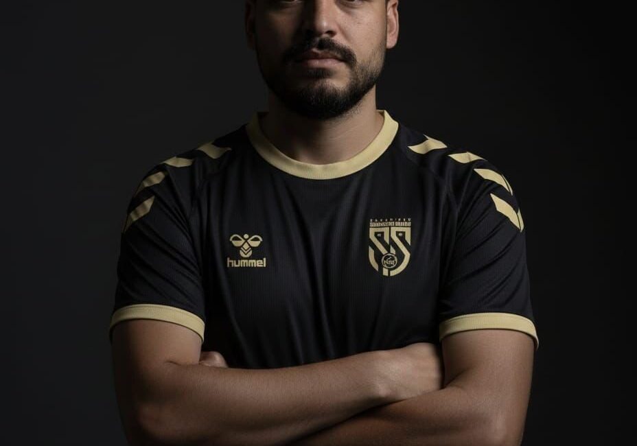 Kocasinan Şimşekspor, forvet Eren Torbalı’yla sözleşme imzaladı Kocasinan Şimşekspor, forvet Eren Torbalı’yı kadrosuna dahil etti. 1998 doğumlu