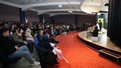 Erenler Belediyesi, "Fadıl & Faik Yanlış Anlama" adlı tiyatro oyununu