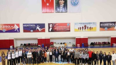Kayseri Üniversitesi’nin ev sahipliğinde düzenlenen Üniversitelerarası Basketbol Türkiye Şampiyonası eleme