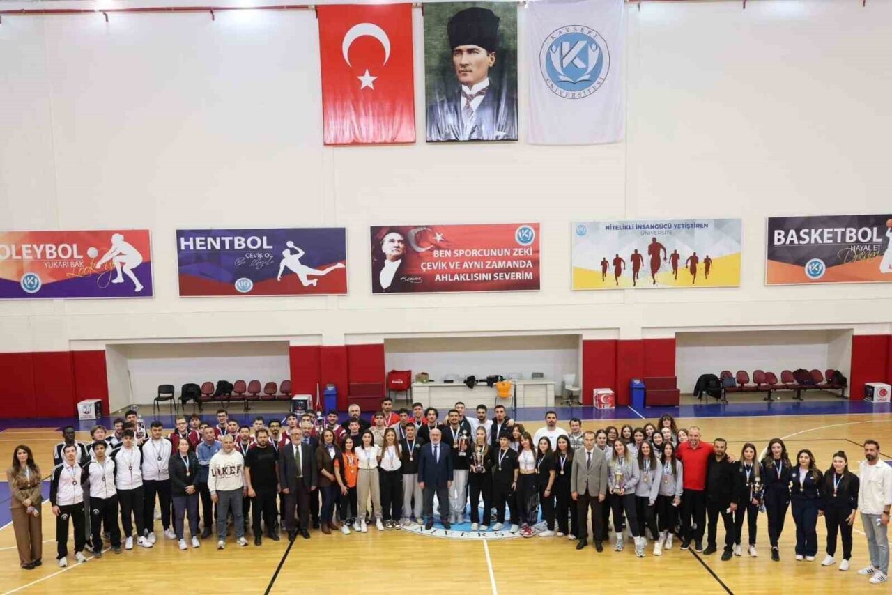 Kayseri Üniversitesi’nin ev sahipliğinde düzenlenen Üniversitelerarası Basketbol Türkiye Şampiyonası eleme