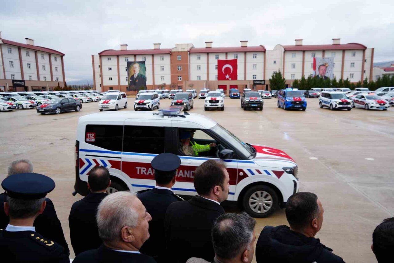 Erzincan'da düzenlenen törenle, Vali Hamza Aydoğdu'nun katılımıyla emniyet ve jandarma