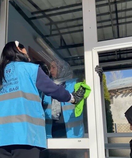 Erzincan'da Terzi Baba Yurdu'nun öğrencileri, üç aylar öncesinde cami temizliği