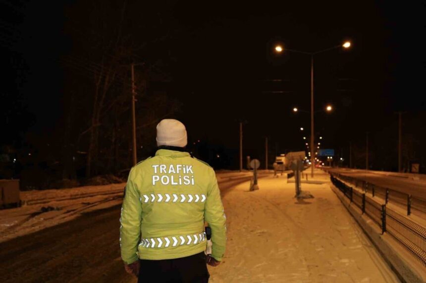 Erzurum’da yılbaşı güvenliği için 2 bin 38 personel ve 106 noktada tedbir alındı.