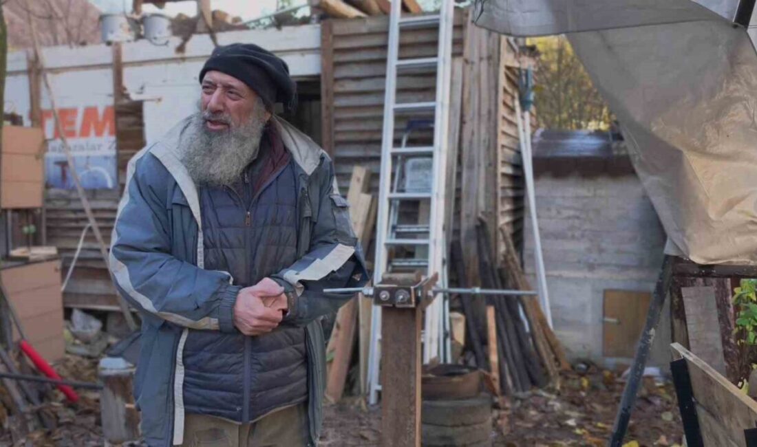 Tortum’da Abdulkadir Şimşek’ten Geri Dönüşüm ile Sanatın Buluşması: Doğadan Eserler Yaratıyor Abdulkadir Şimşek, Erzurum’un Tortum ilçesindeki atölyesinde doğadan topladığı atık malzemelerle