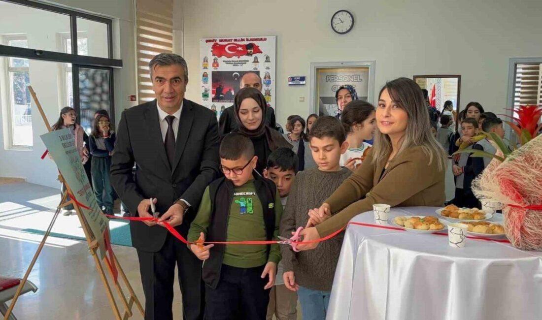 Erzurum'un Palandöken ilçesindeki Şehit Murat Ellik İlkokulu'nda, 3 Aralık Dünya