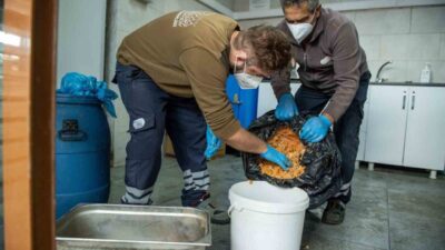 Esenyurt Belediyesi, aşevinden ve işletmelerden toplanan yemek artıklarıyla bayat ekmekleri