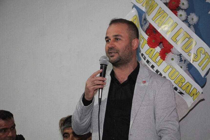 CHP Kula’nın önceki başkanı Kadir Girgin, mevcut başkan Esen Çınar’a eleştirilerde bulundu.