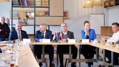 Belarus Büyükelçisi Anatoly Glaz, ticaret heyetiyle Eskişehir Sanayi Odası'nda iş