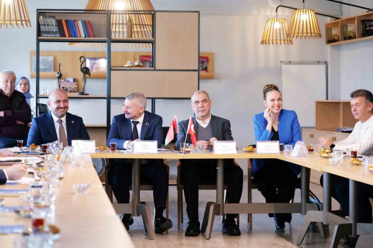 Belarus Büyükelçisi Anatoly Glaz, Eskişehir'e gelerek sanayi odasında iş birliği