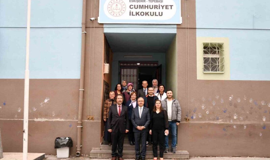 Eskişehir İl Milli Eğitim Müdürü Sinan Aydın, 1896’dan beri eğitim veren Cumhuriyet İlkokulu’nu ziyaret etti. Eskişehir İl Milli Eğitim Müdürü Sinan Aydın, 1896'da faaliyete geçen