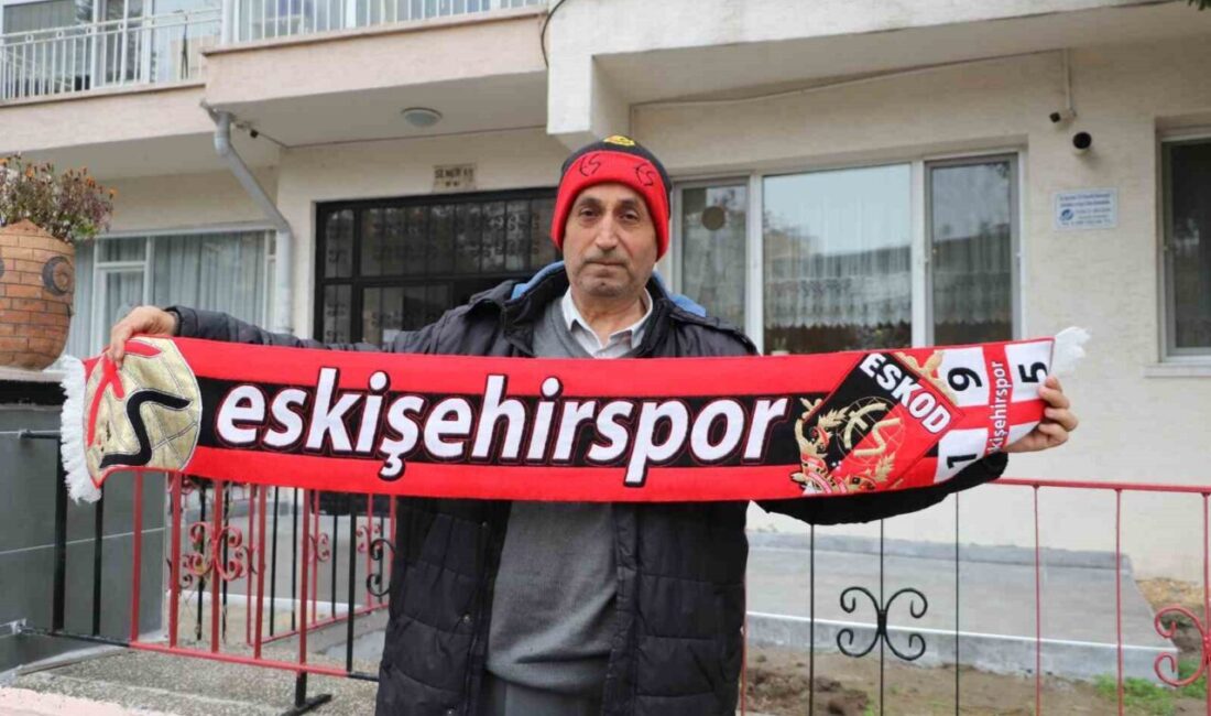 Eskişehir’deki Apartman Sakinleri, Takımlarına Olan Bağlılıklarını Renklerle Gösterdi Eskişehir'deki bir apartman, sakinlerinin kararıyla dış cephesini takım renkleri kırmızı-siyah