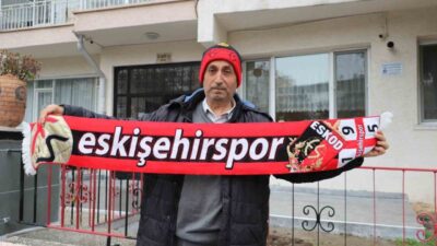 Eskişehir'deki bir apartman, sakinlerinin kararıyla dış cephesini takım renkleri kırmızı-siyah