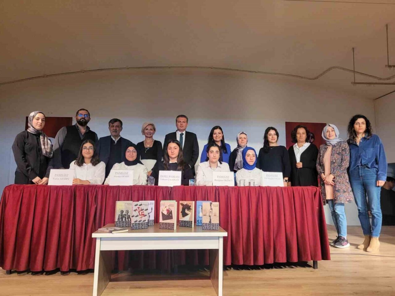 Eskişehir’de Anadolu Mektebi Yazar Okumaları Projesi çerçevesinde gerçekleştirilen 'Cengiz Dağcı'