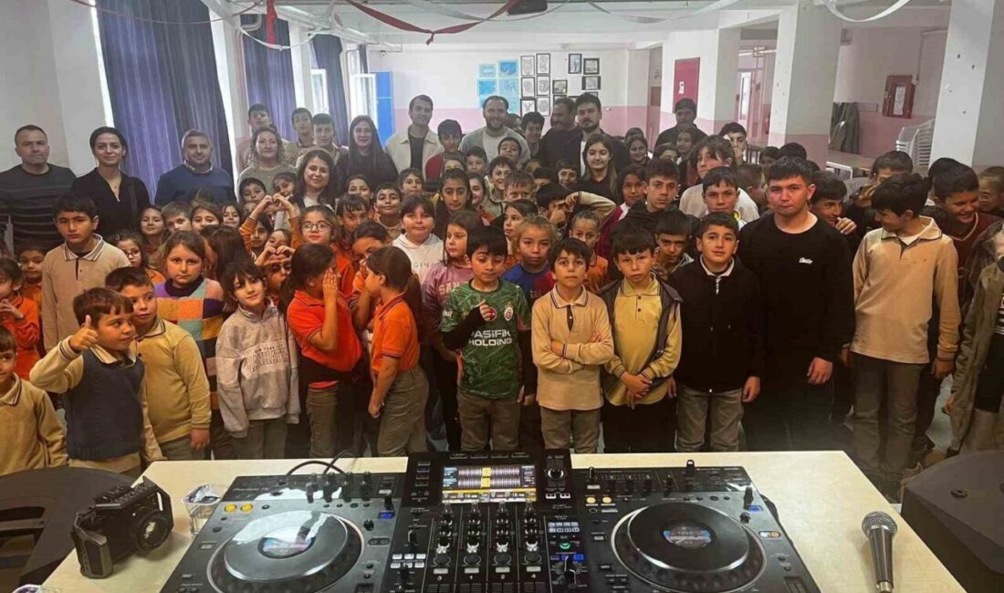 Eskişehir'de Şehit Piyade Üsteğmen Gökhan Yavuz İlköğretim Okulu'nda düzenlenen etkinlikte,