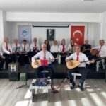 Odunpazarı’ndaki Yaşlı Bakım Merkezi’nde düzenlenen konserde yaşlılar keyifli anlar yaşadı.