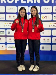 Eskişehirli ikizler Irmak Rana Yemişen ve Yağmur Tuana Yemişen, İspanya'da