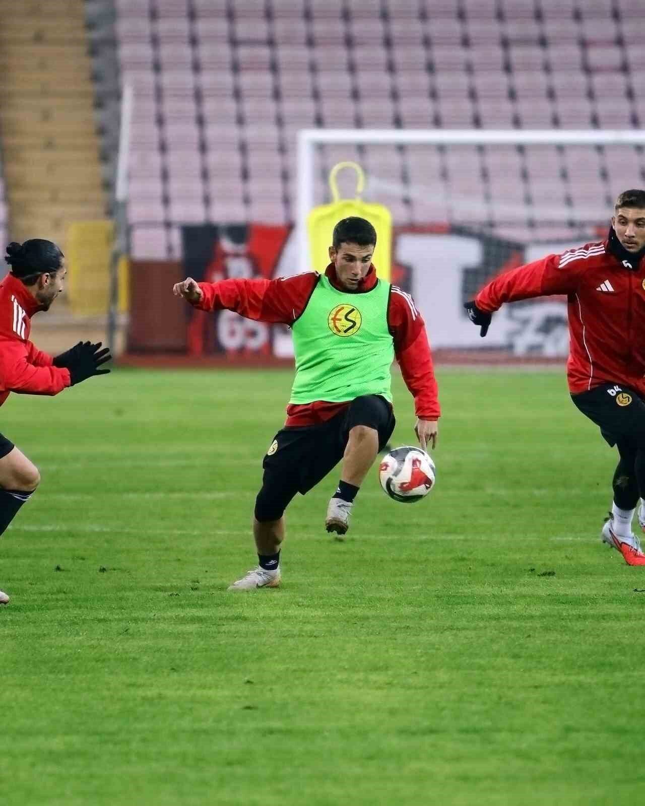 Eskişehirspor, Karşıyaka Maçı Hazırlıklarını Sürdürüyor