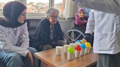 Eskişehir Osmangazi Üniversitesi Hemşirelik Bölümü öğrencileri, Halis Toprak Huzurevi'nde anlamlı