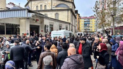 Trabzon’da Temizlik Malzemeleri Nedeniyle Fenalaşan 3 Çocuk Annesi Hayatını Kaybetti Trabzon'un Ortahisar ilçesinde 34 yaşındaki Ümran Katırcı, temizlik yaparken kullandığı