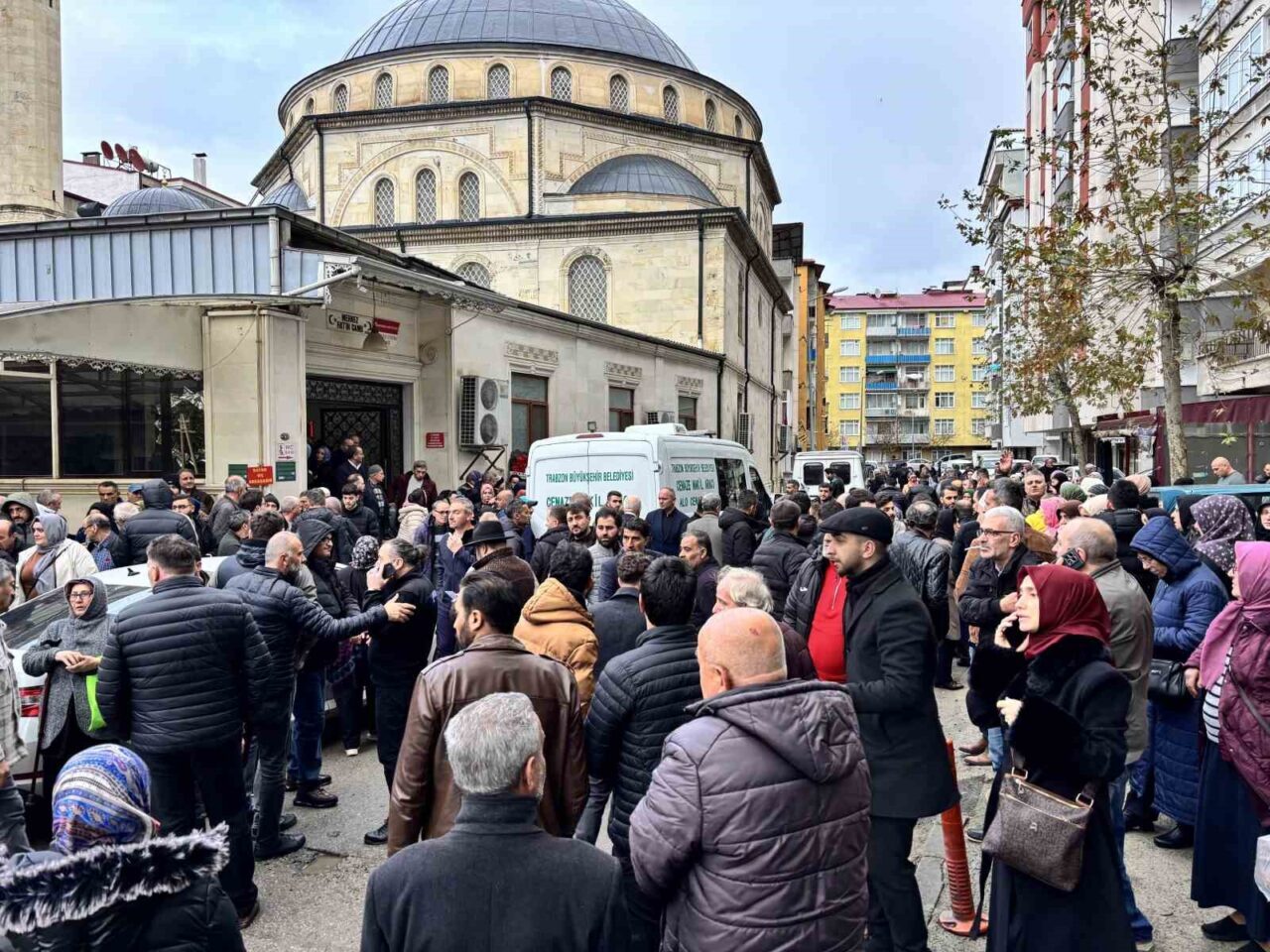 Trabzon'un Ortahisar ilçesinde 34 yaşındaki Ümran Katırcı, temizlik yaparken kullandığı
